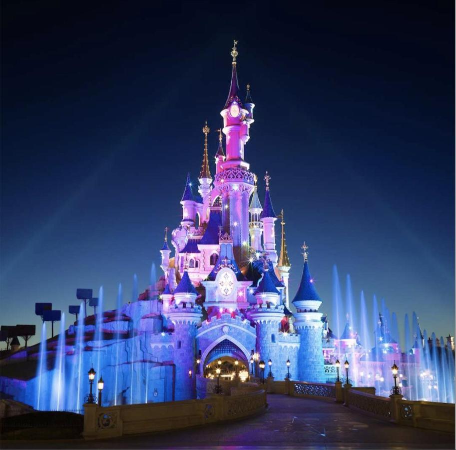 Disneyland-paris 8pers, Wifi, Parking, Garden * Montévrain